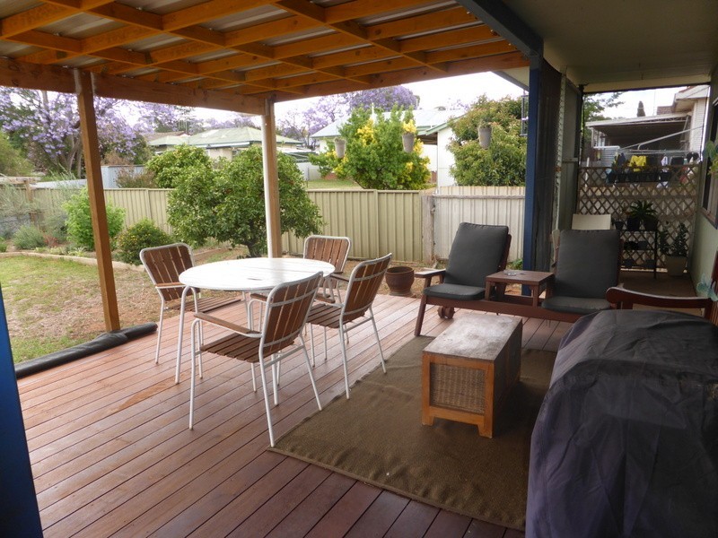 2 Wattle Street, Parkes NSW 2870