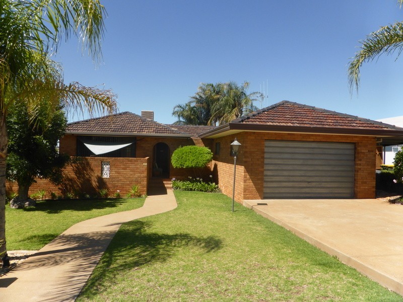 5 Tichborne Street, Parkes NSW 2870