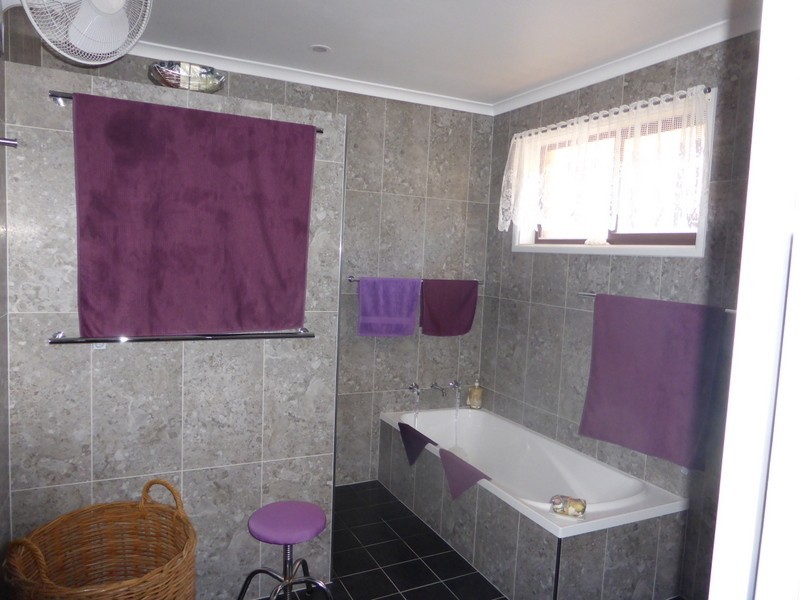 5 Tichborne Street, Parkes NSW 2870