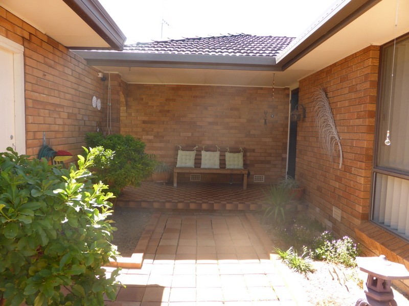 5 Tichborne Street, Parkes NSW 2870