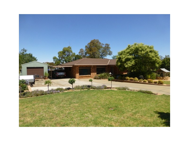 15 Thomas Tom Crescent, Parkes NSW 2870