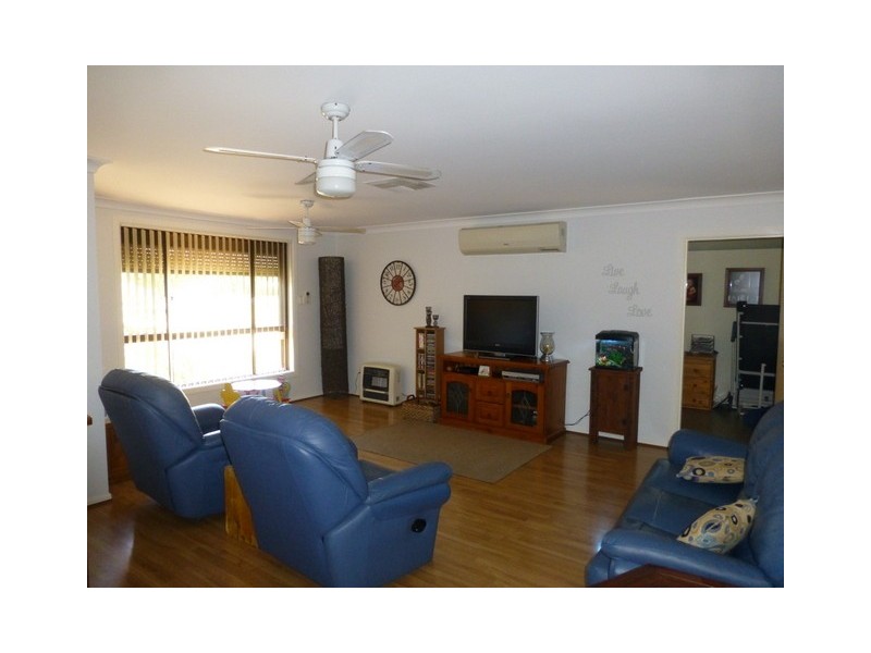 15 Thomas Tom Crescent, Parkes NSW 2870