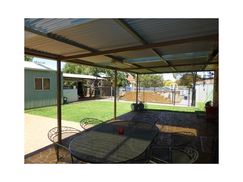 15 Thomas Tom Crescent, Parkes NSW 2870