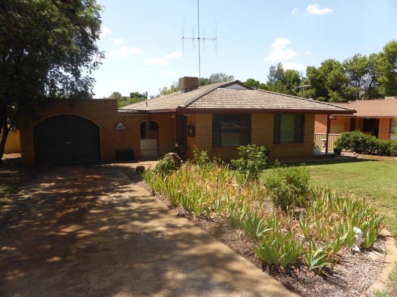 15 Glenhaven Avenue, Parkes NSW 2870