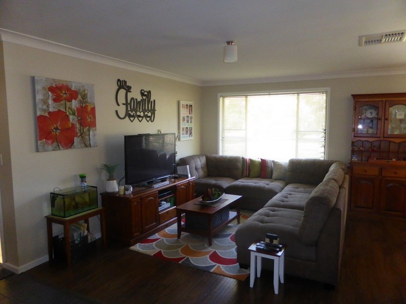 15 Glenhaven Avenue, Parkes NSW 2870