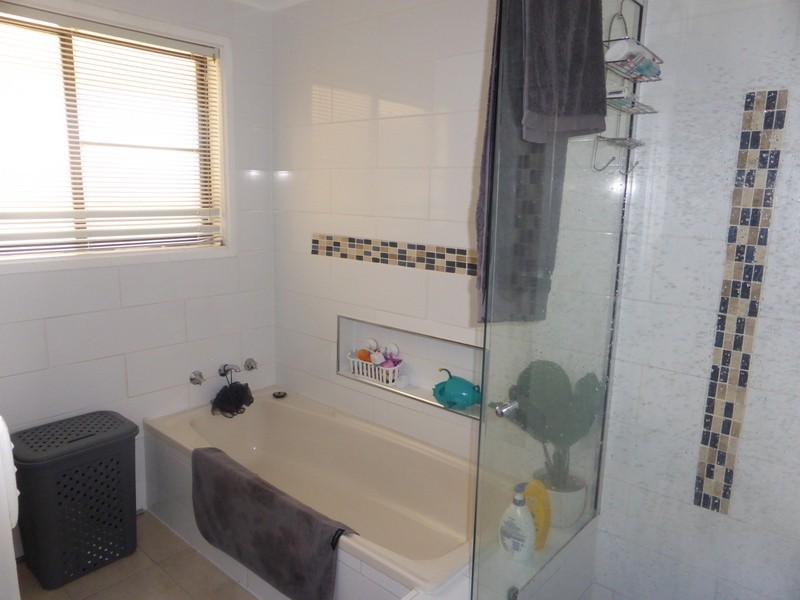 15 Glenhaven Avenue, Parkes NSW 2870