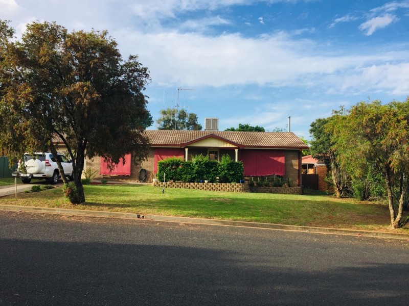 6 Bowditch Crescent, Parkes NSW 2870