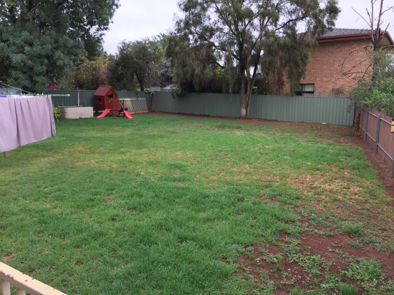 6 Bowditch Crescent, Parkes NSW 2870
