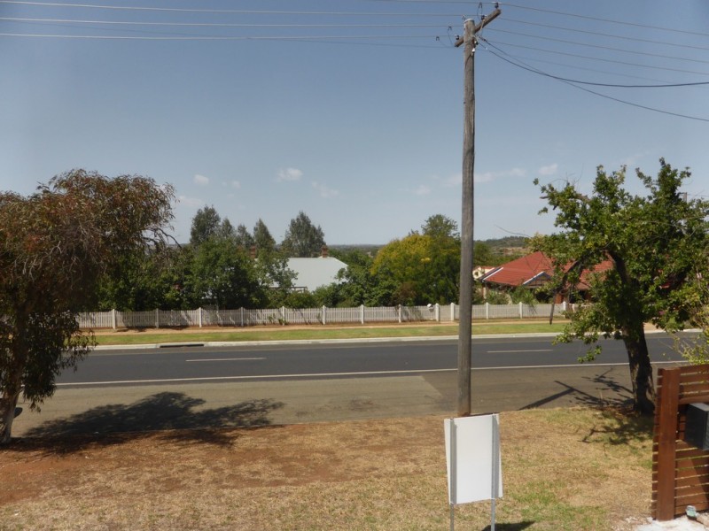 12 Gap Street, Parkes NSW 2870