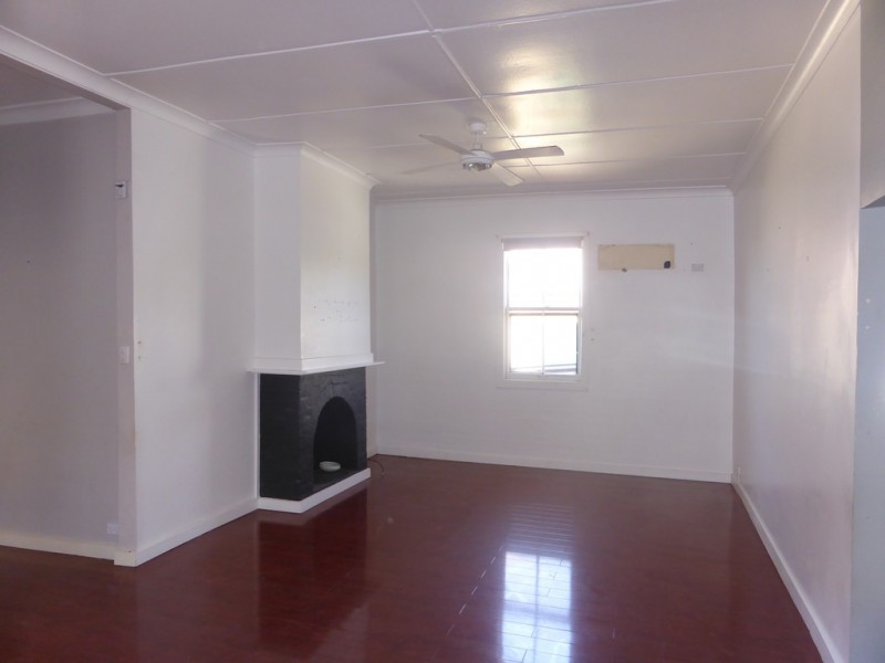 12 Gap Street, Parkes NSW 2870