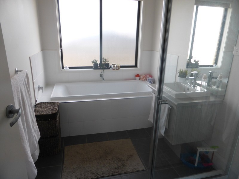 27 Rosewood Avenue, Parkes NSW 2870