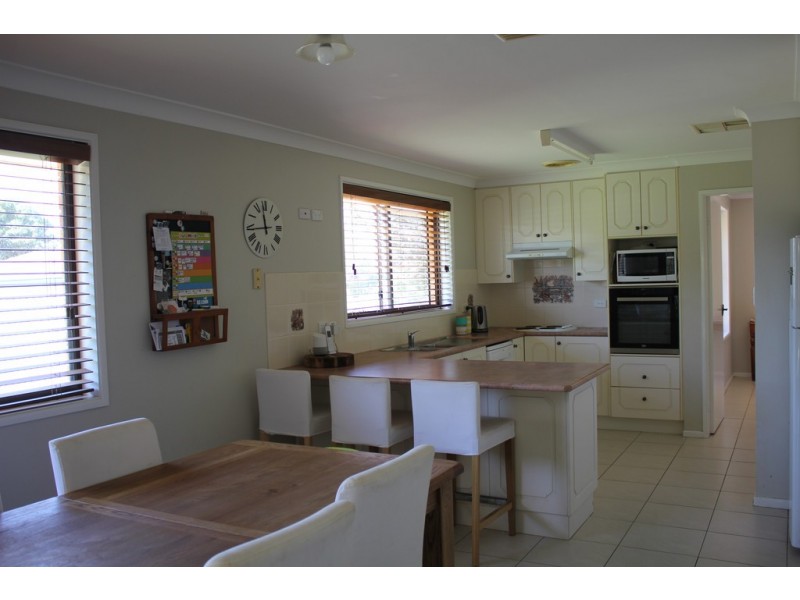 25 Bowditch Crescent, Parkes NSW 2870