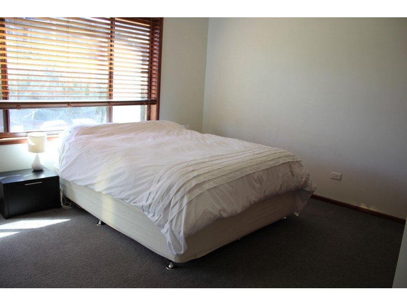 25 Bowditch Crescent, Parkes NSW 2870