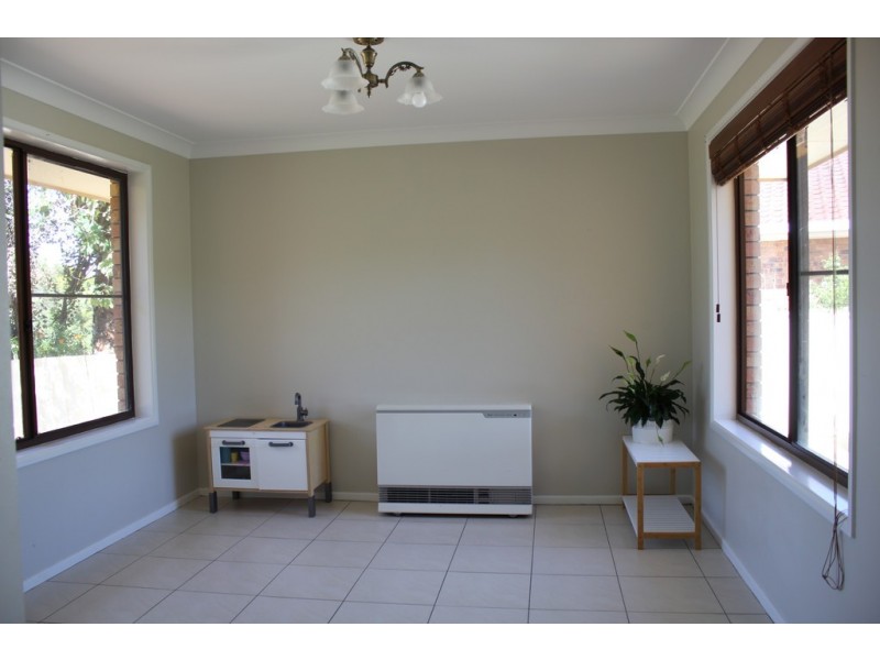 25 Bowditch Crescent, Parkes NSW 2870