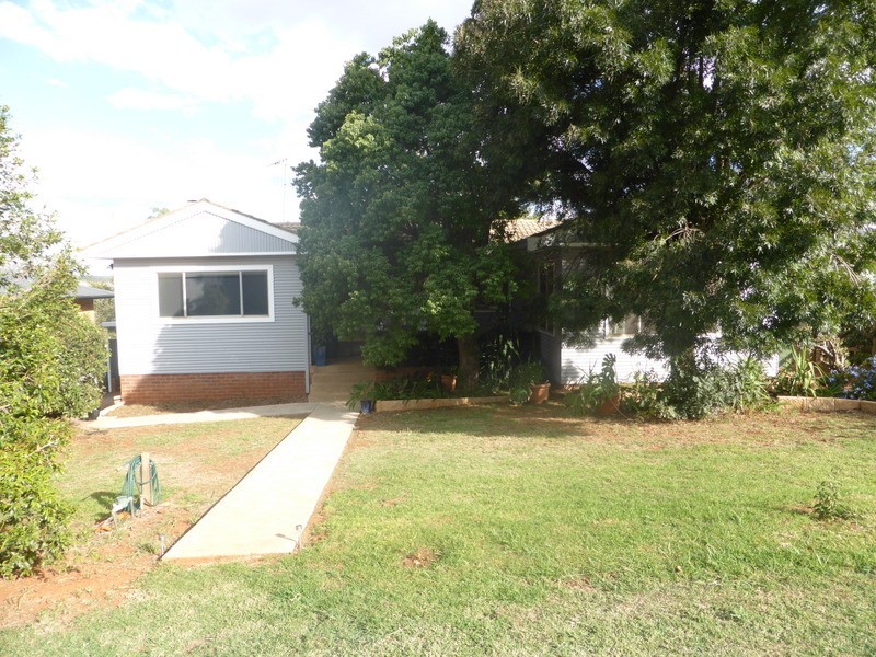 5 Evans Parade, Parkes NSW 2870