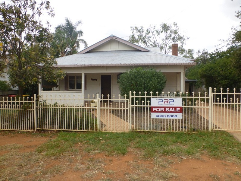 8 Ween Street, Peak Hill NSW 2869