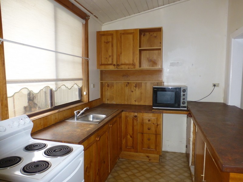 8 Ween Street, Peak Hill NSW 2869