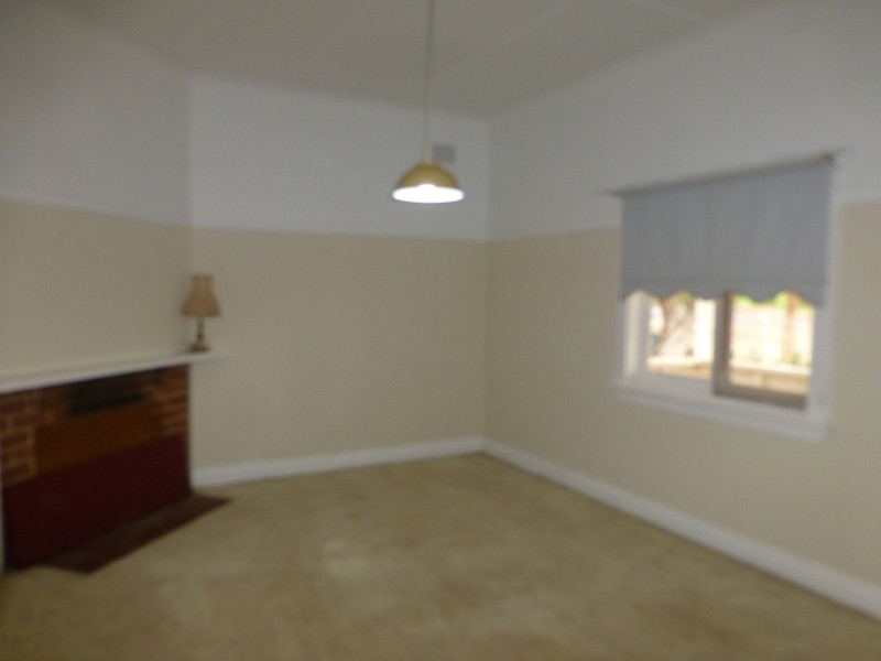 8 Ween Street, Peak Hill NSW 2869