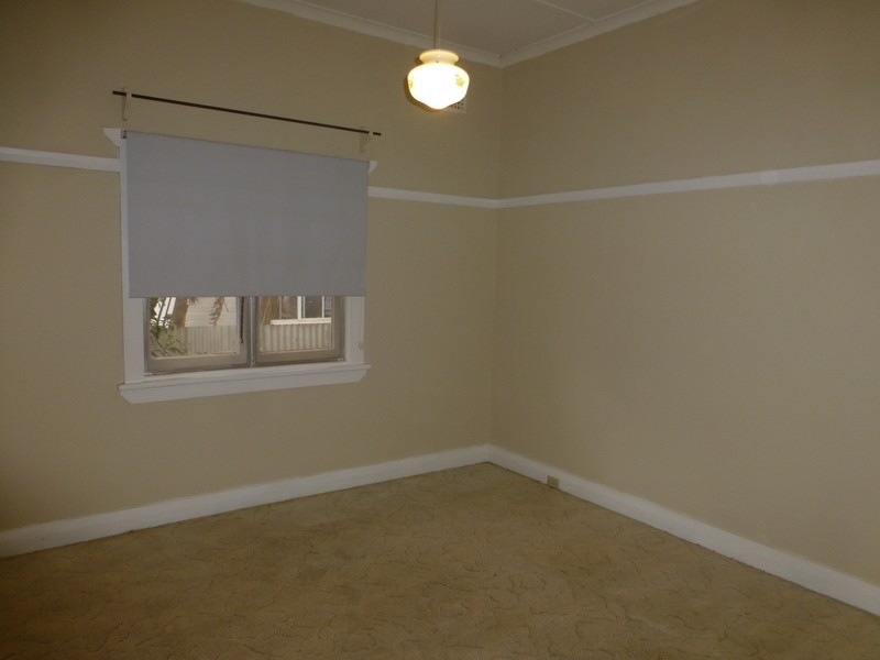 8 Ween Street, Peak Hill NSW 2869