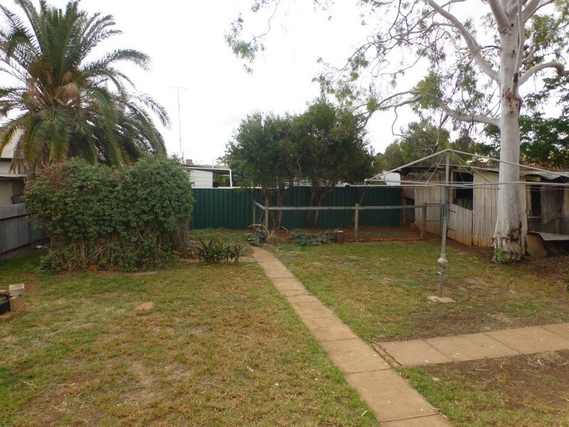 8 Ween Street, Peak Hill NSW 2869