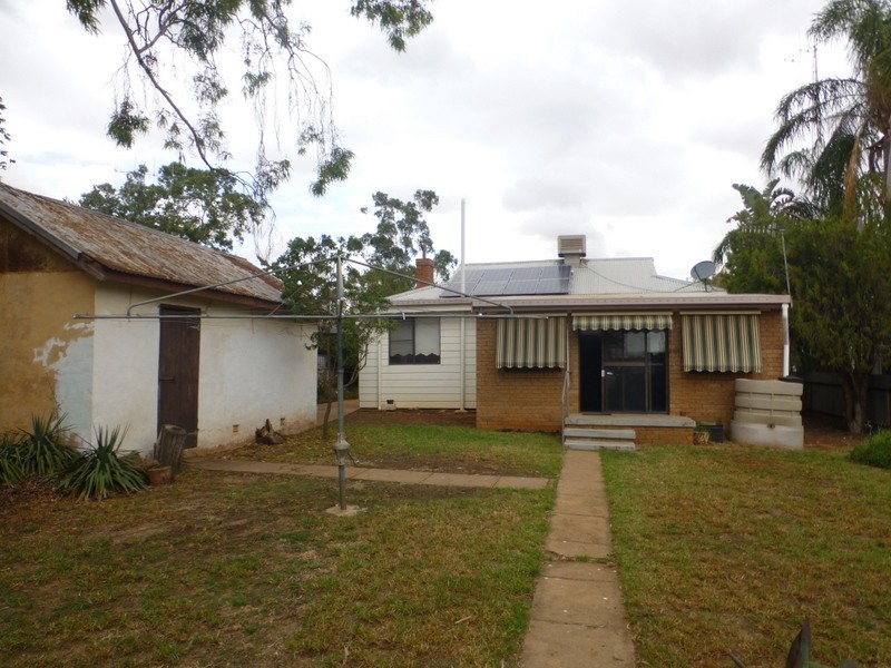 8 Ween Street, Peak Hill NSW 2869