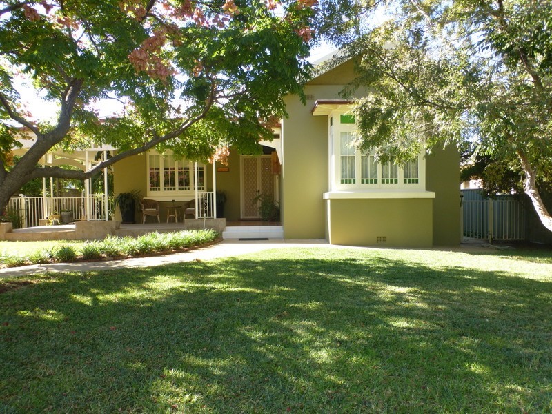 9 Albert Street, Parkes NSW 2870
