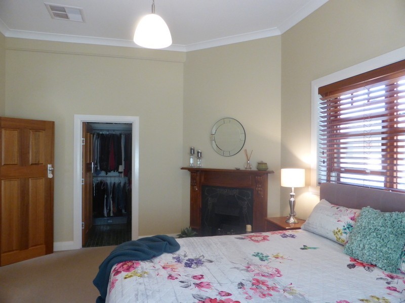 9 Albert Street, Parkes NSW 2870
