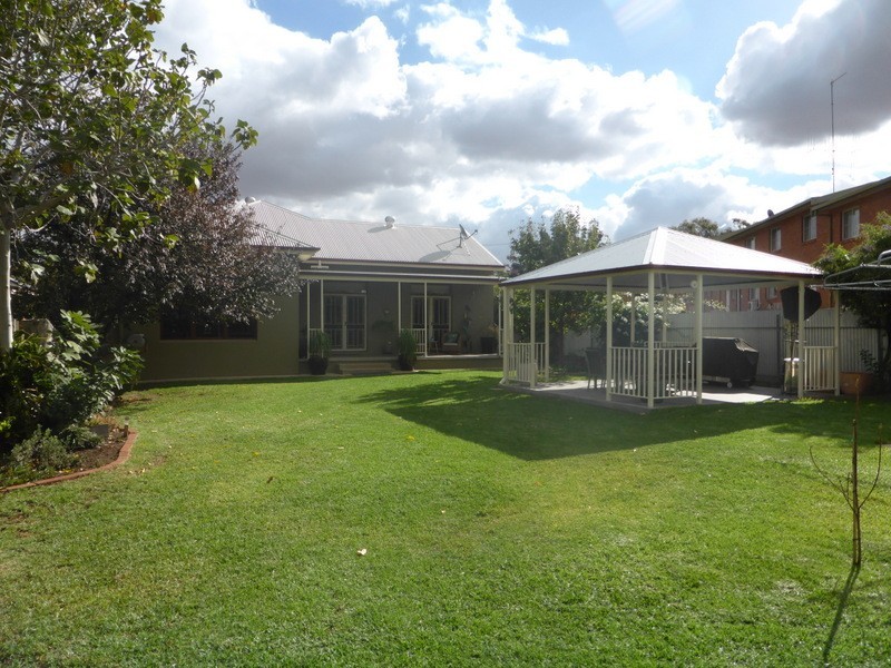 9 Albert Street, Parkes NSW 2870