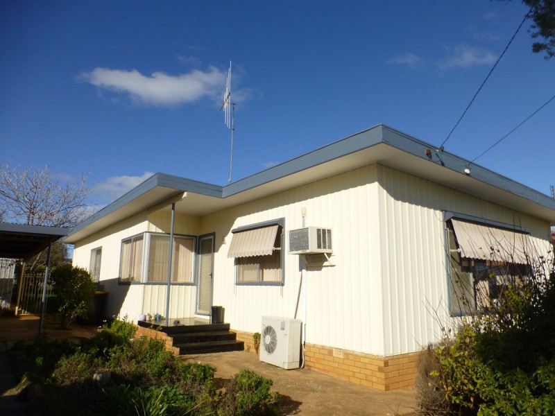 5 Glover Street, Parkes NSW 2870