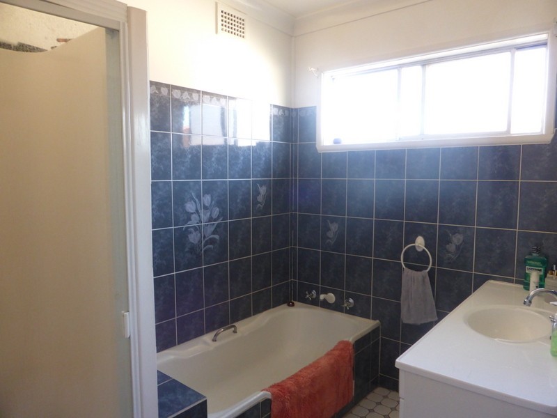 5 Glover Street, Parkes NSW 2870