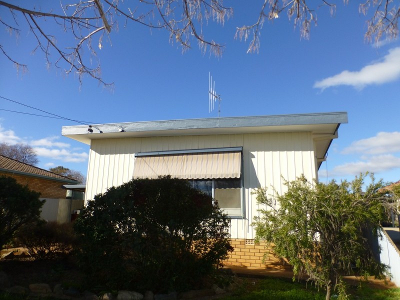 5 Glover Street, Parkes NSW 2870