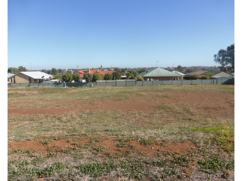 42 Park Street, Parkes NSW 2870