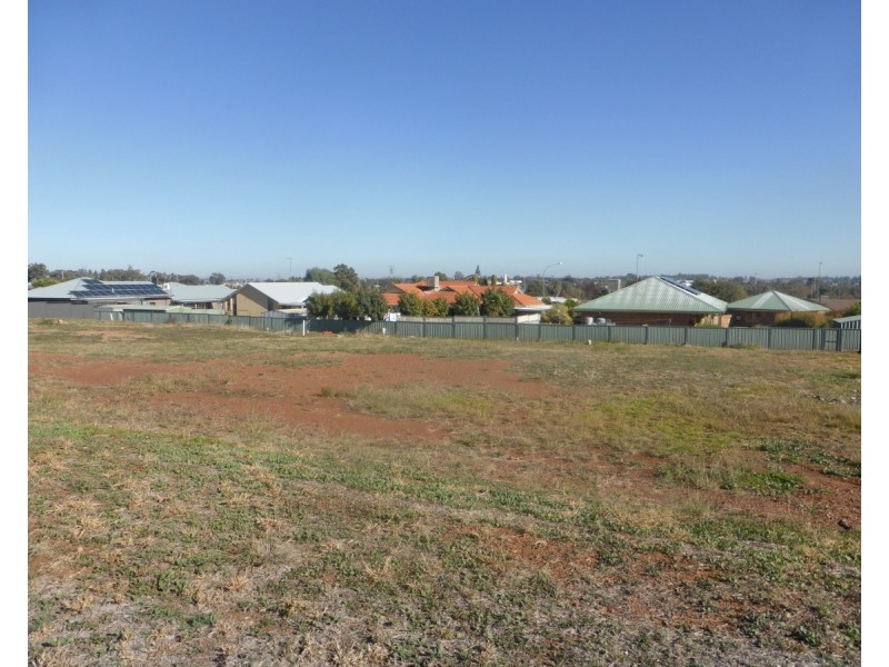 42 Park Street, Parkes NSW 2870