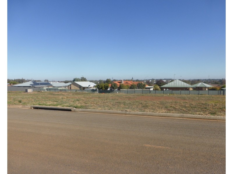 42 Park Street, Parkes NSW 2870