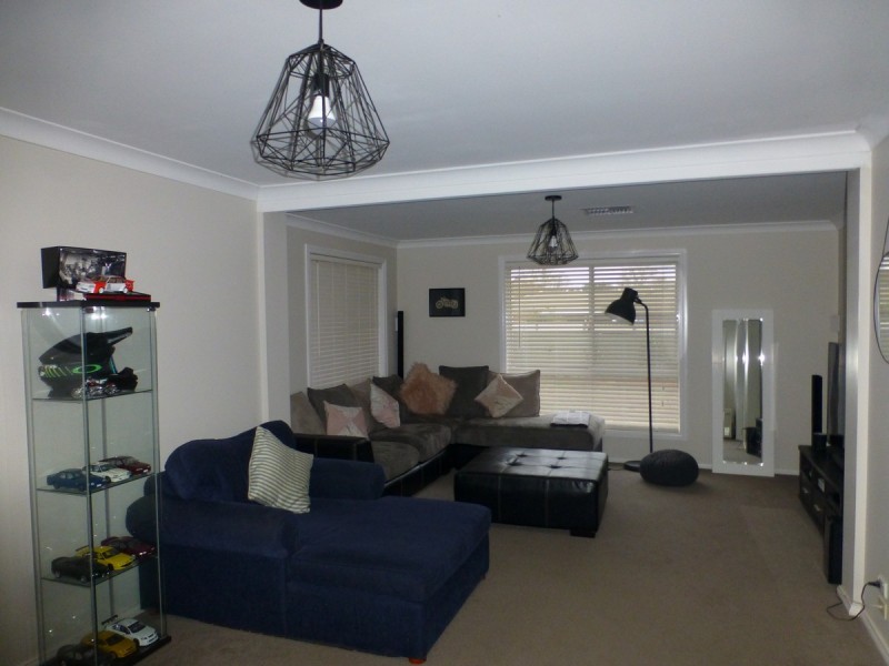 7 Cobden Place, Parkes NSW 2870
