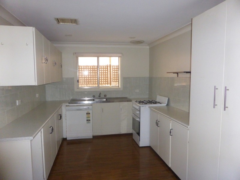13 Callaghan Street, Parkes NSW 2870
