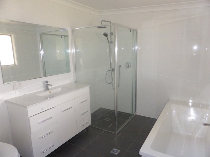 13 Callaghan Street, Parkes NSW 2870