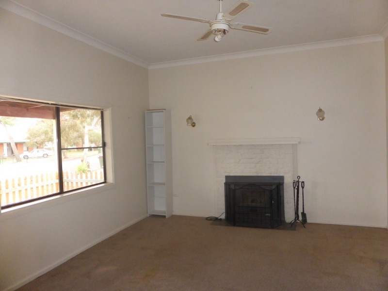 13 Callaghan Street, Parkes NSW 2870
