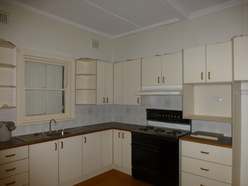 27B Orange Street, Parkes NSW 2870