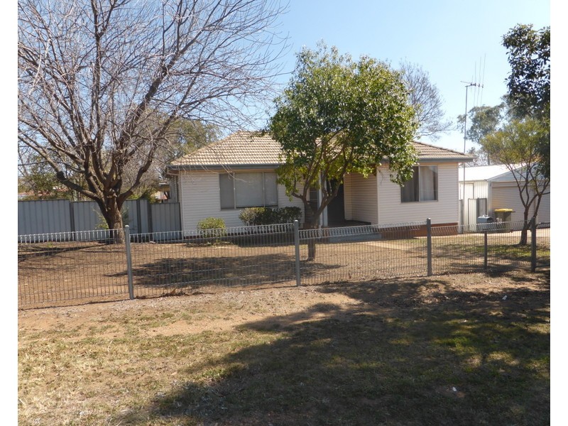 20 Fisher Street, Parkes NSW 2870