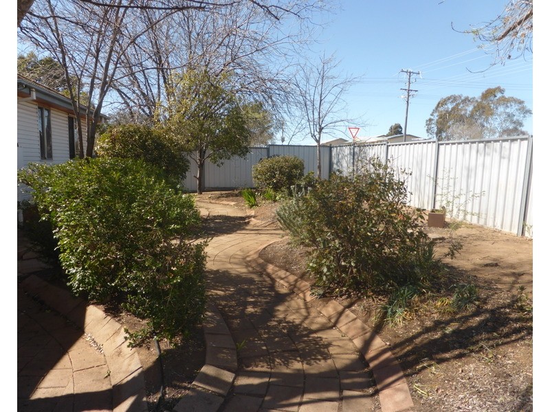 20 Fisher Street, Parkes NSW 2870