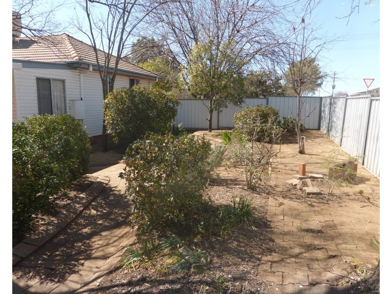 20 Fisher Street, Parkes NSW 2870