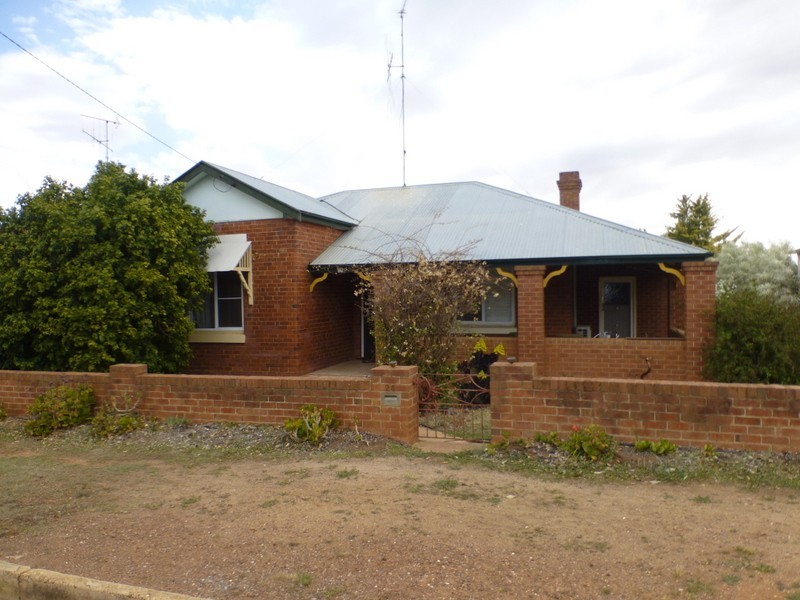 24 Phillip Street, Parkes NSW 2870