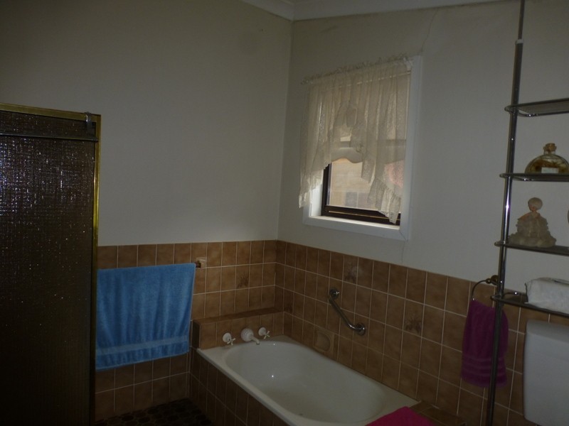 24 Phillip Street, Parkes NSW 2870