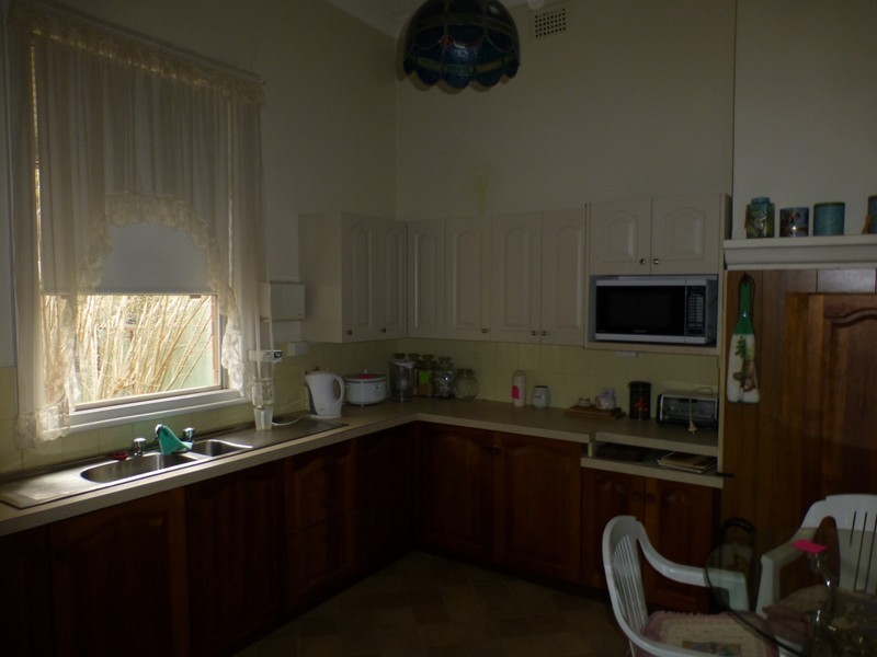 24 Phillip Street, Parkes NSW 2870
