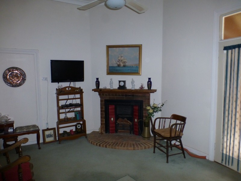 24 Phillip Street, Parkes NSW 2870