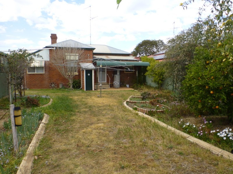 24 Phillip Street, Parkes NSW 2870