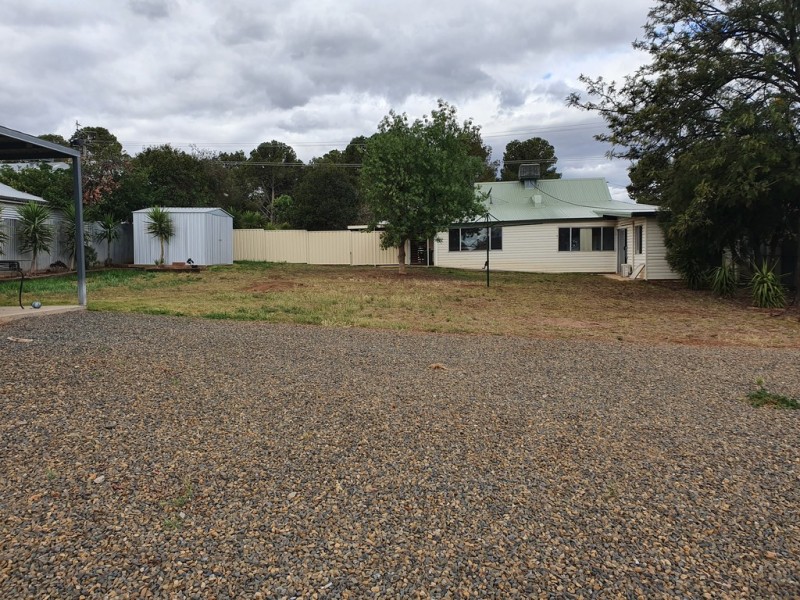 38 Russell Street, Parkes NSW 2870