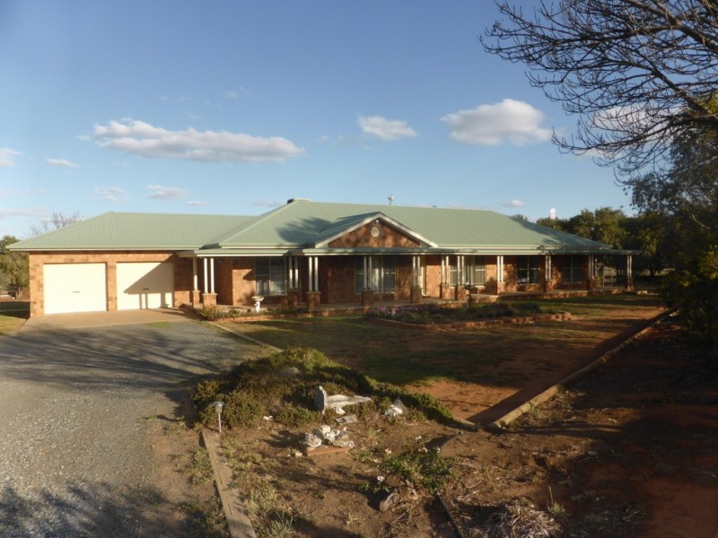 115 Heraghty Road, Parkes NSW 2870
