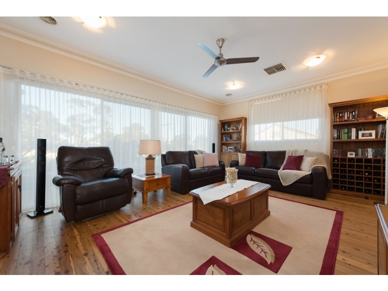 6 Hodges street, Parkes NSW 2870